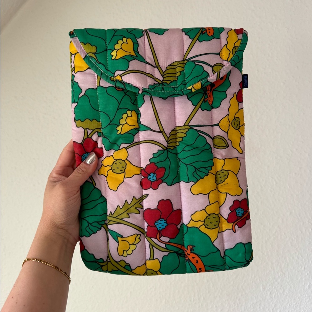 BAGGU Puffy Laptop Sleeve 13"/14" - Salamander Garden